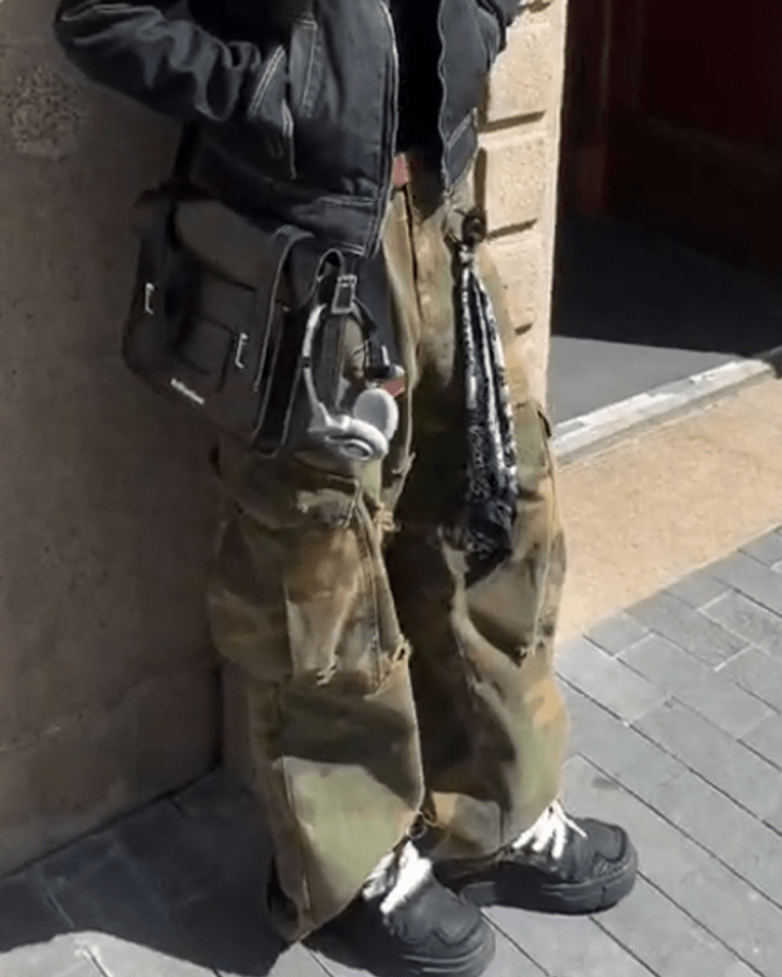 Multi-Color Paisley Bandana Layered Streetwear and Hip-Hop Design Product Details (English):