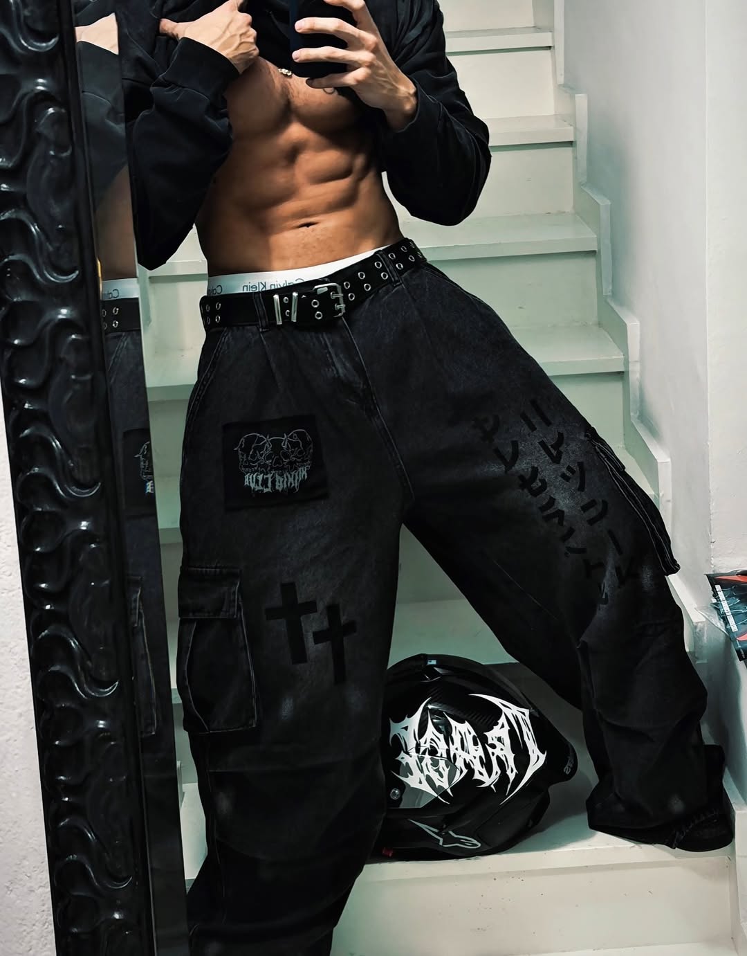 Dark Graffiti Patchwork Cargo Jeans（Free Belt and Chain Included）