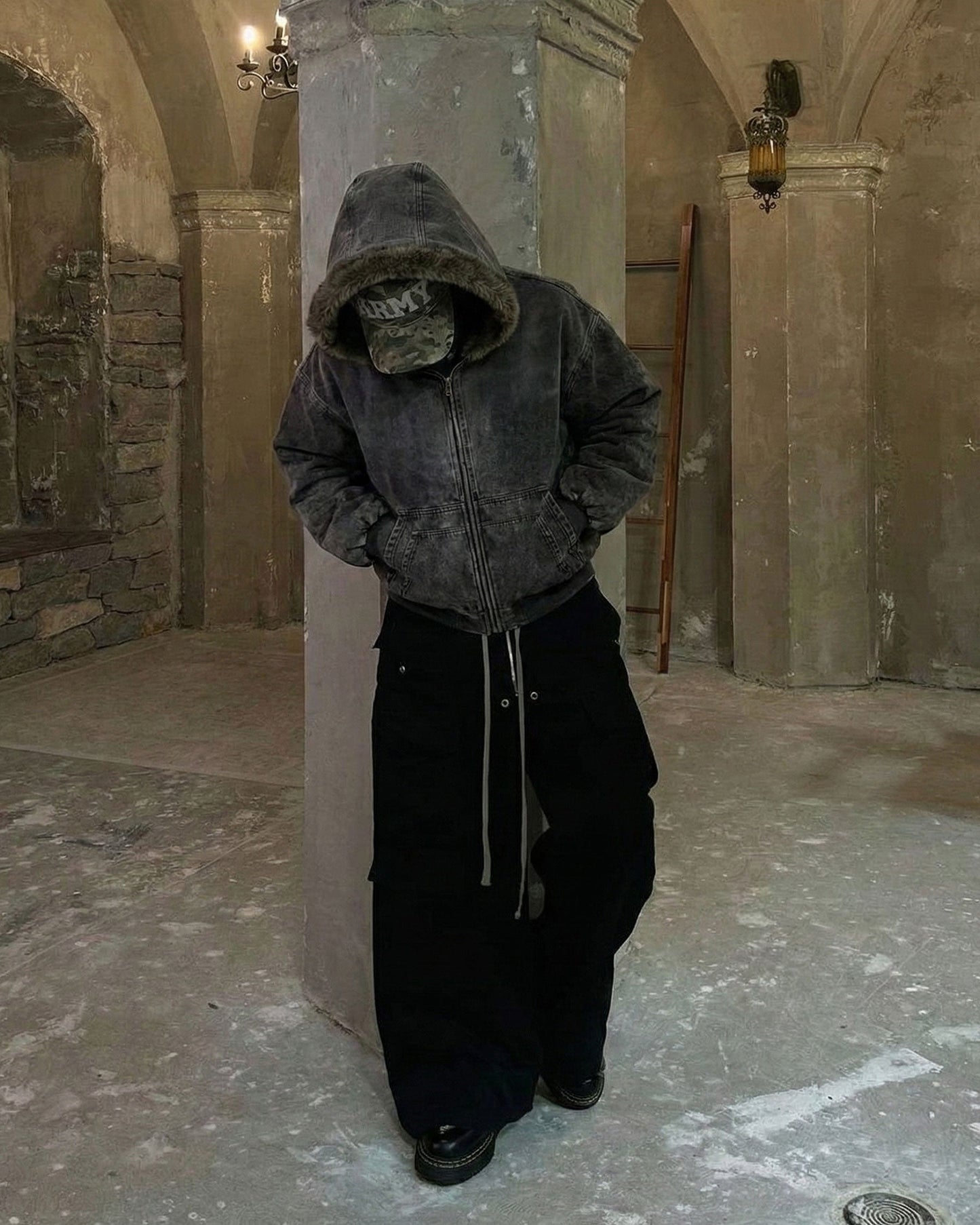 Cropped-Boxy Hoodie in Stone-Washed Cotton